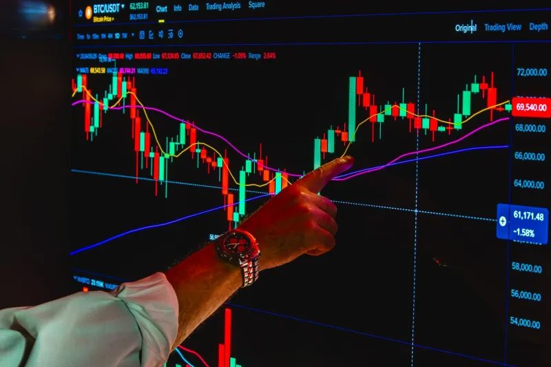 Prestige at a Price: How Gated Token Communities Lure Elite Investors Into Underperforming Positions